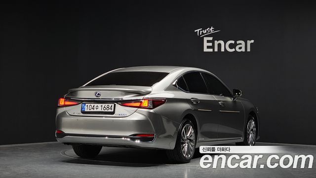 Лексус ES300h 2022 — миниатюра 2