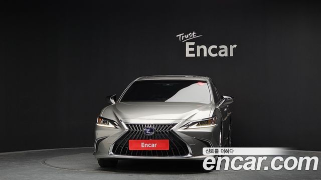 Лексус ES300h 2022 — миниатюра 3