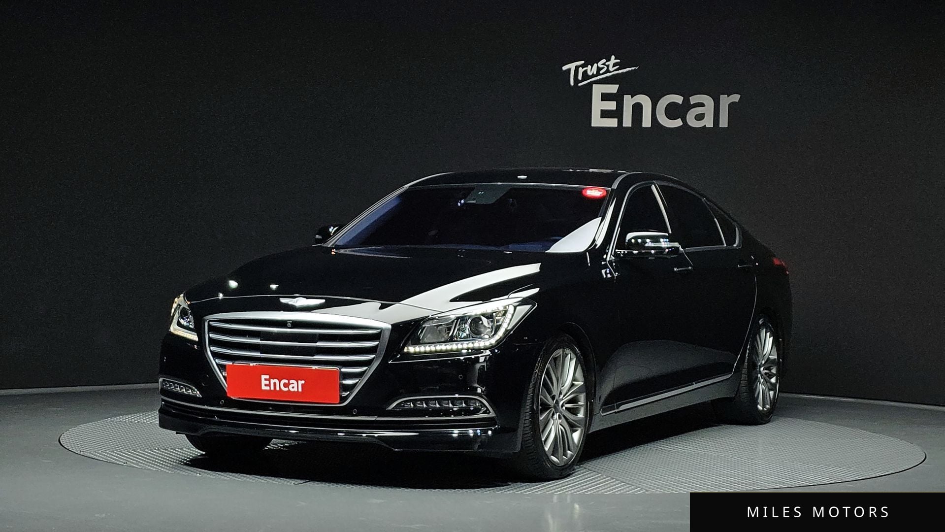 Hyundai Genesis 2016 — фото 1 из 12