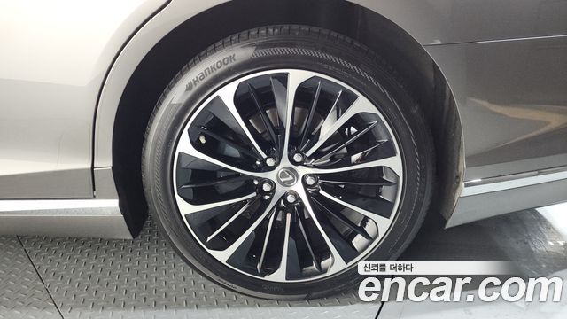 Лексус LS500 2022 — миниатюра 4