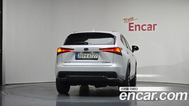 Лексус NX300h 2021 — миниатюра 4