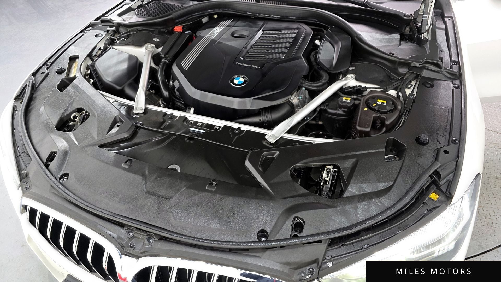 BMW 8 Series (G15) 2021 — миниатюра 6