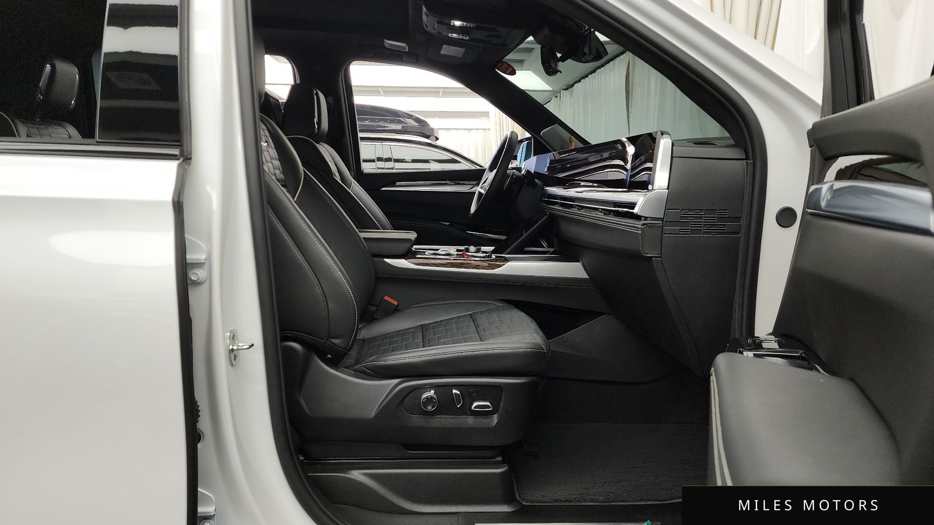 Cadillac Escalade 2025 — миниатюра 11