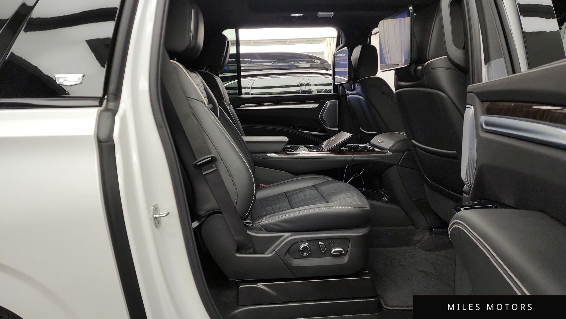 Cadillac Escalade 2025 — миниатюра 12