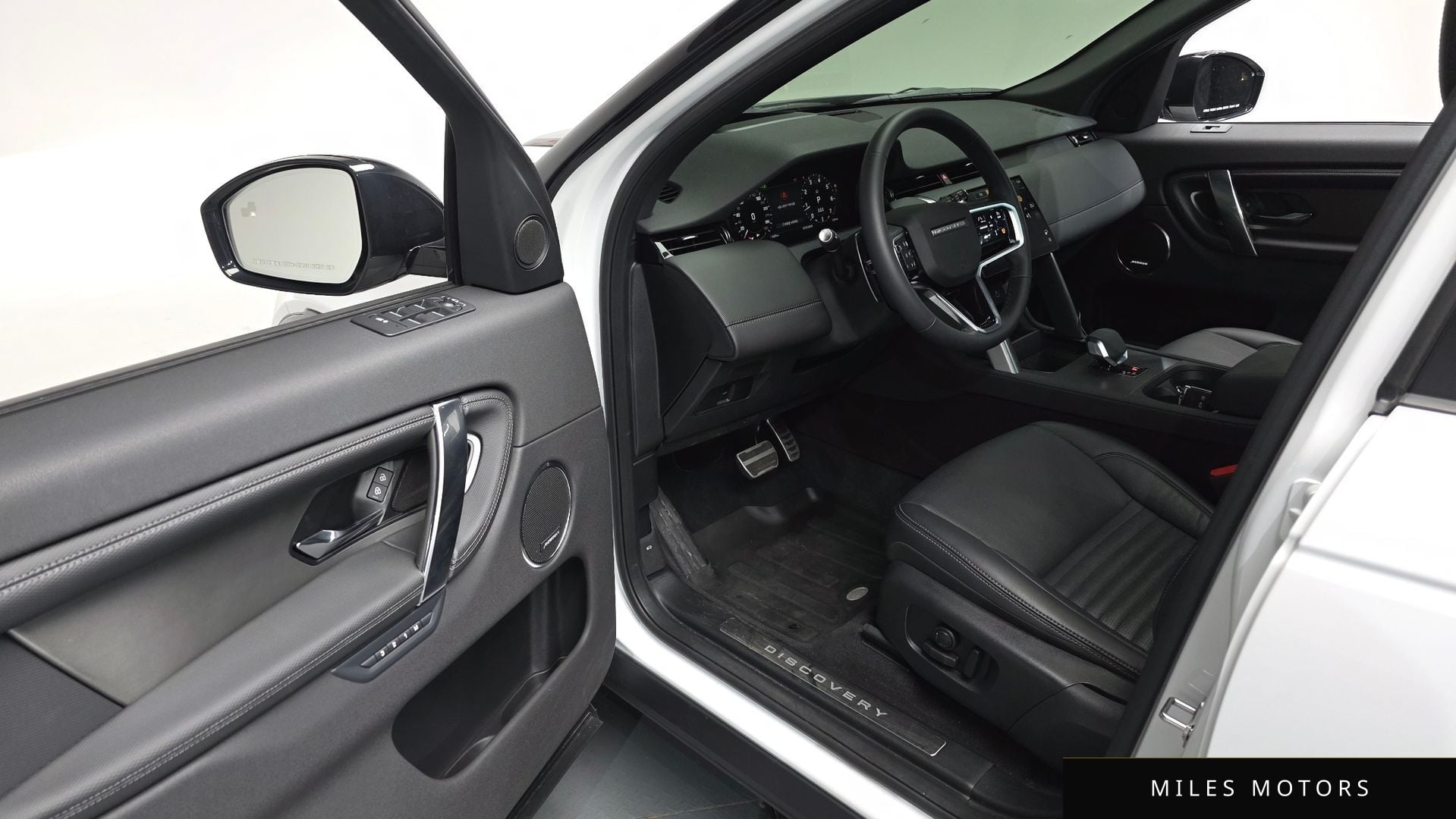 Land Rover Discovery Sport 2025 — миниатюра 9