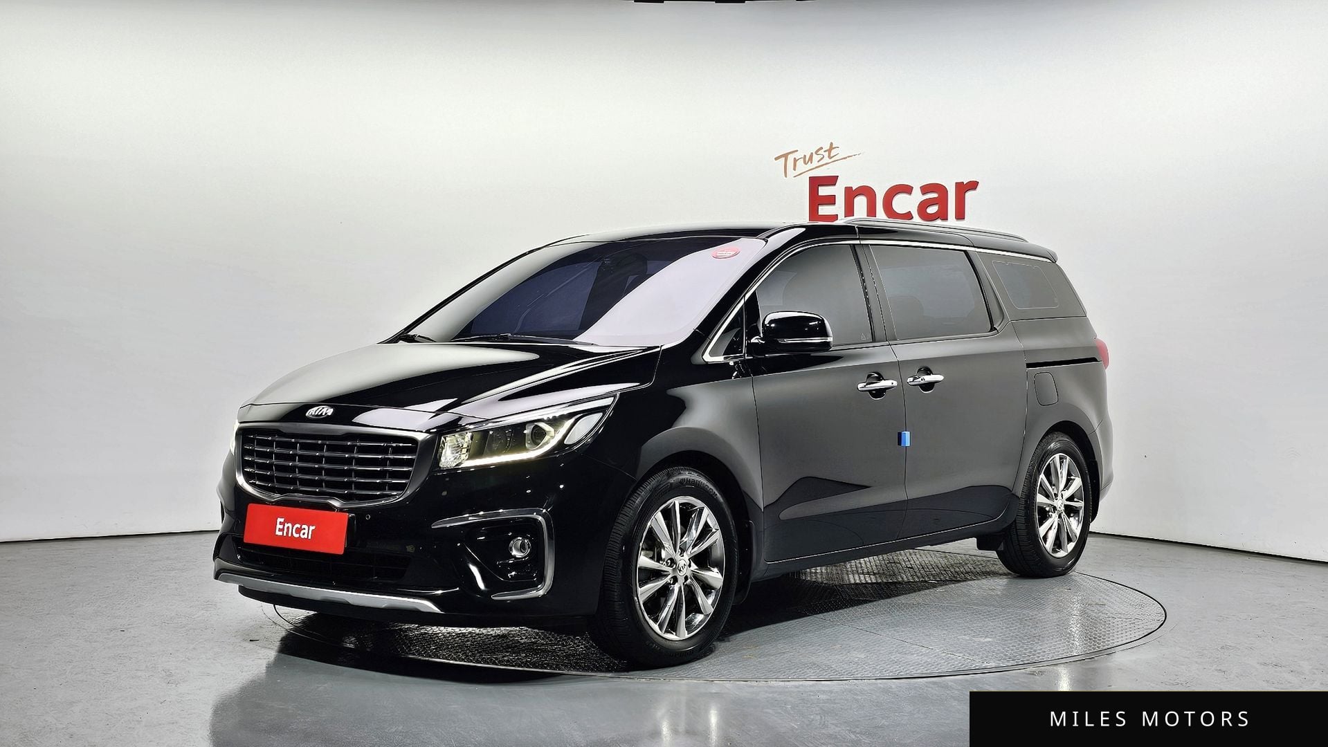 Kia Canival 2019 — фото 1 из 12
