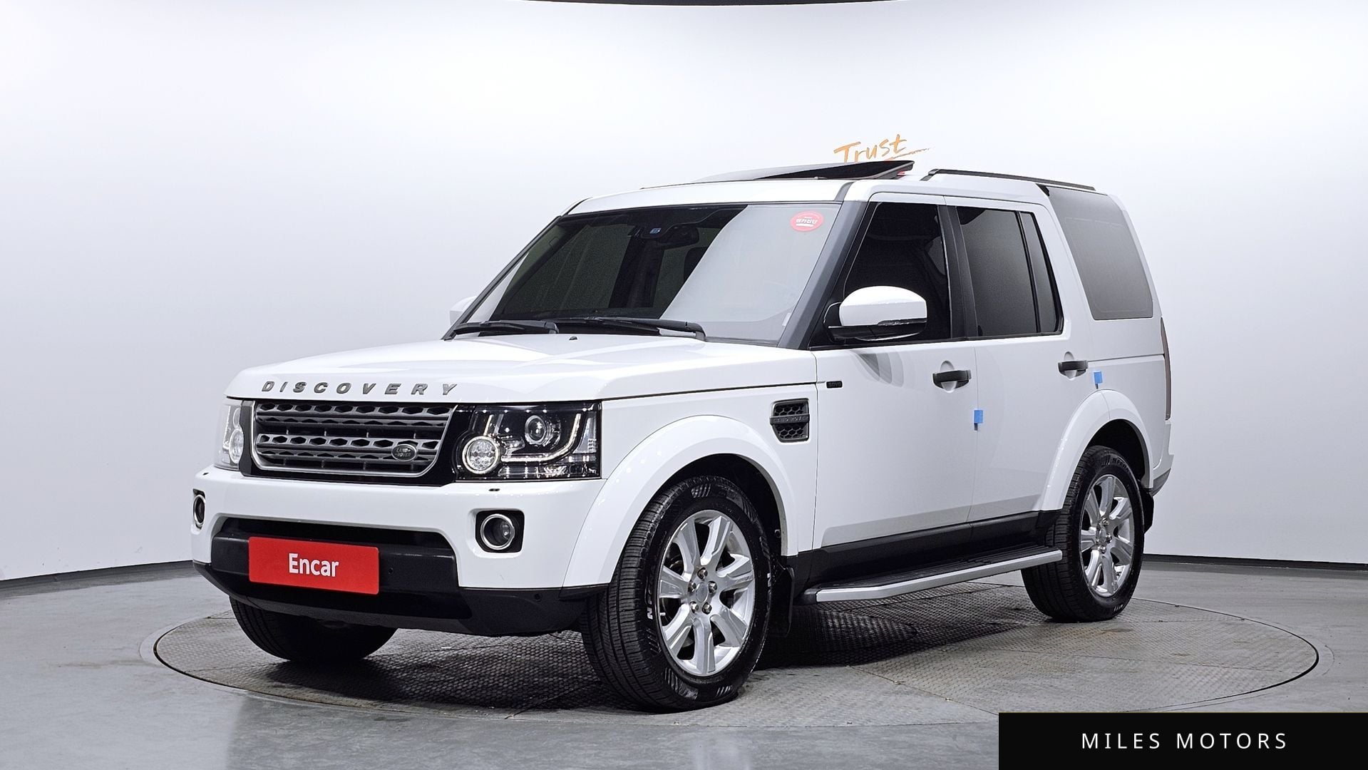 Land Rover Discovery 2016 — фото 1 из 12