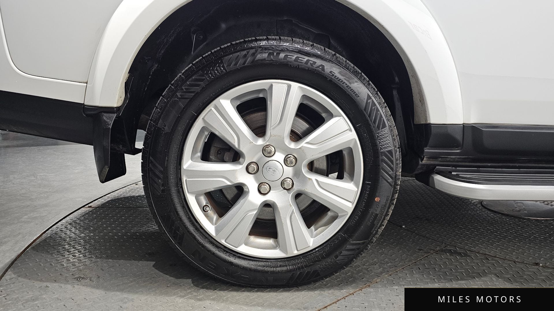 Land Rover Discovery 2016 — миниатюра 5