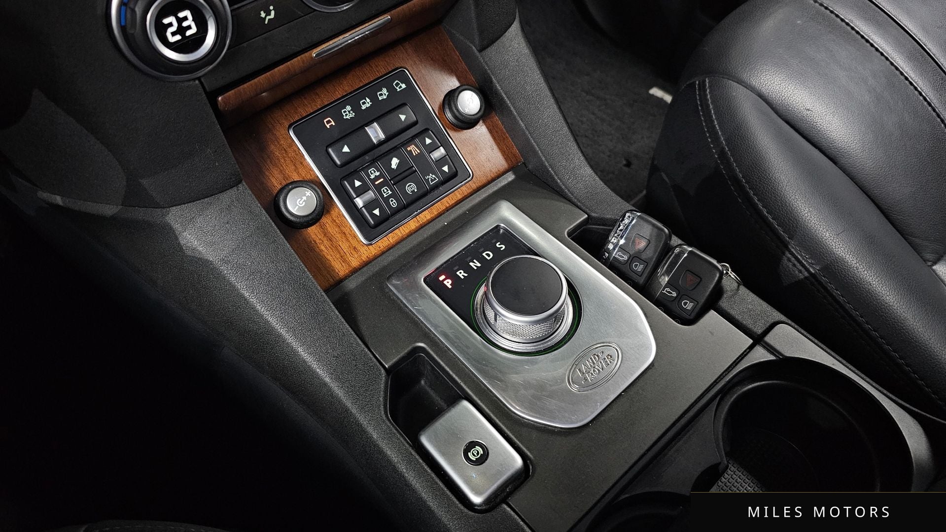 Land Rover Discovery 2016 — миниатюра 9