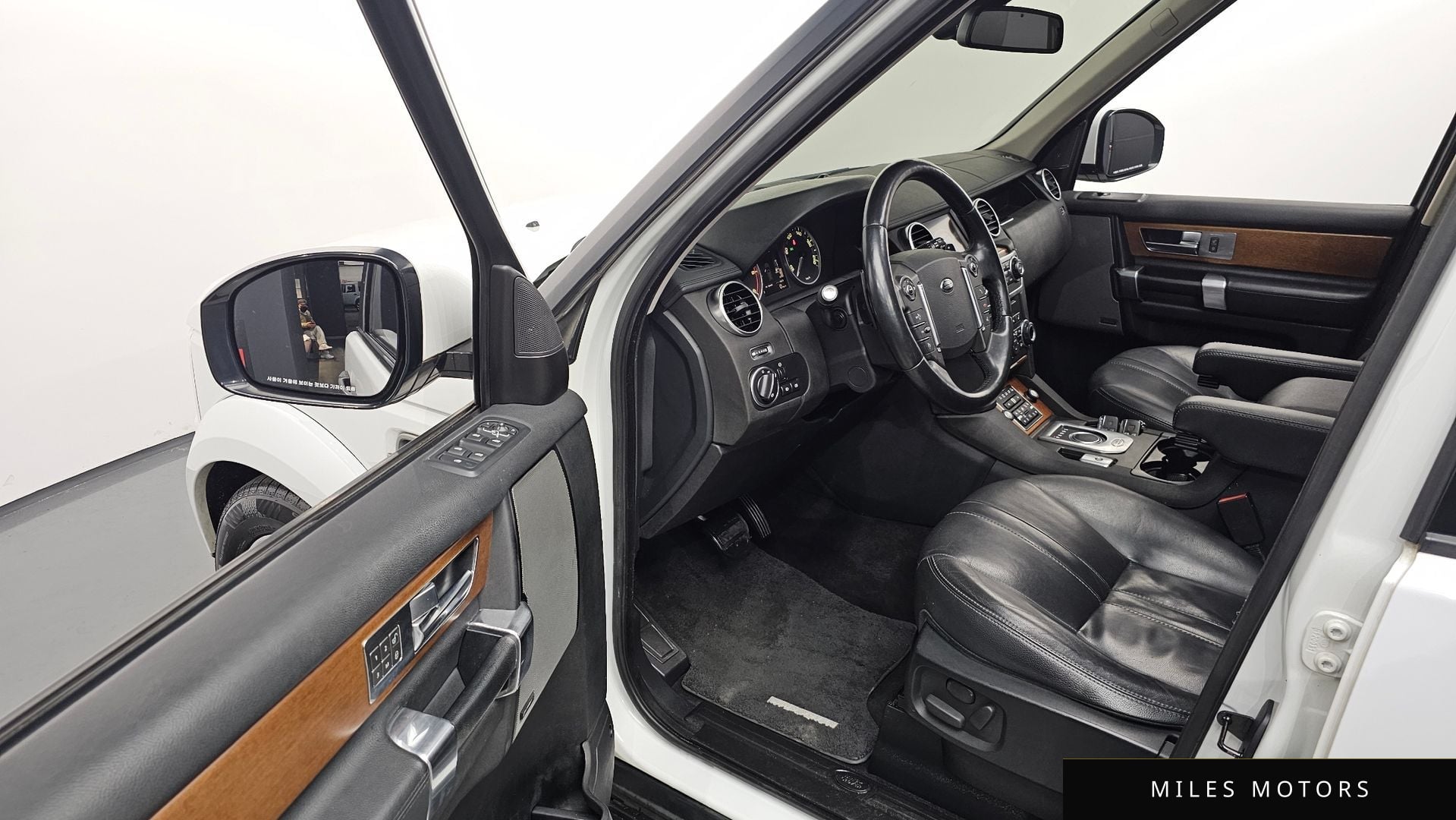 Land Rover Discovery 2016 — миниатюра 10