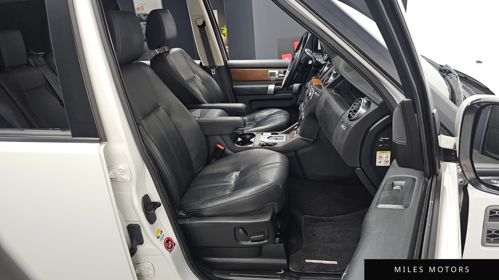 Land Rover Discovery 2016 — миниатюра 12