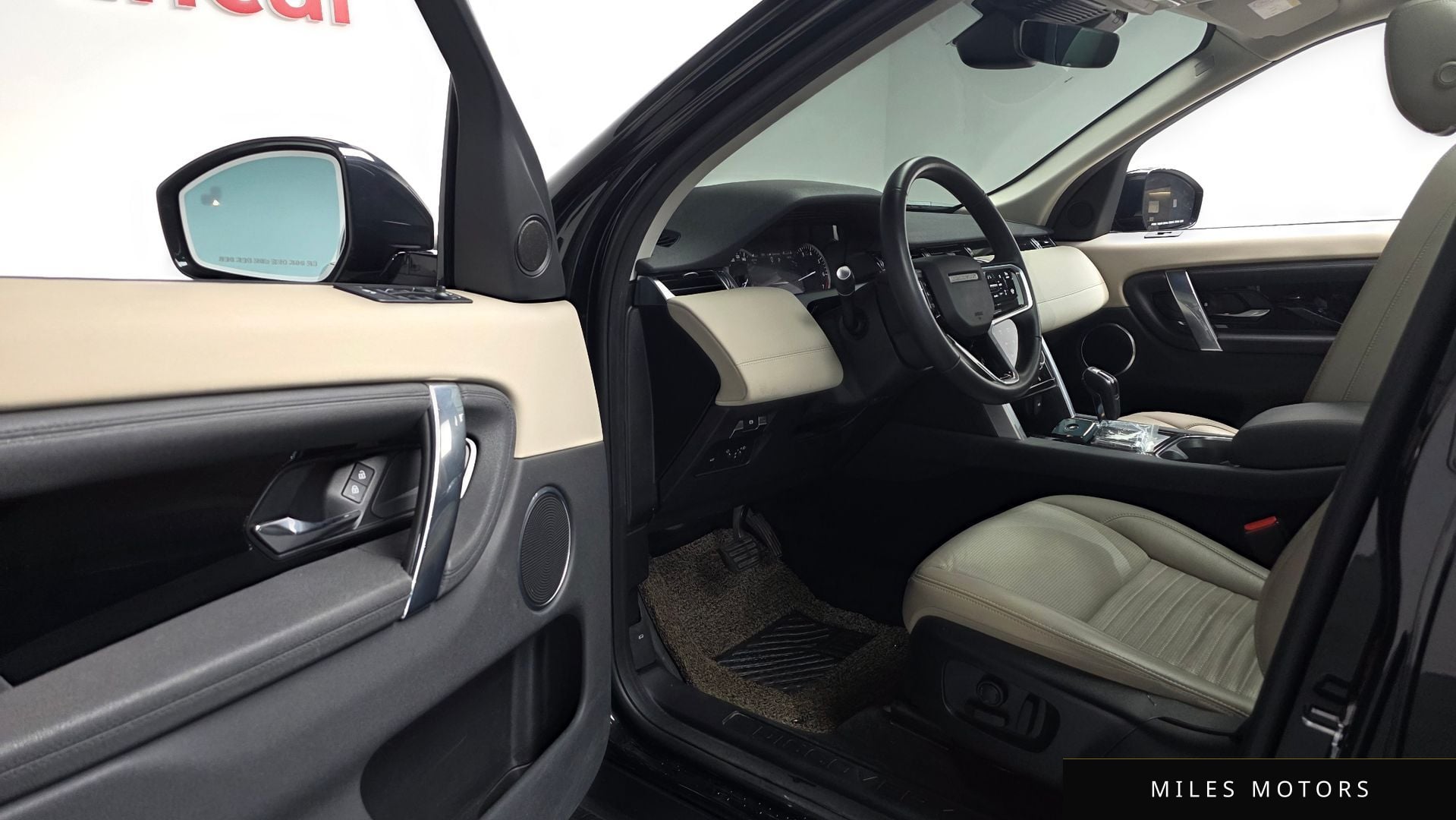 Land Rover Discovery Sport 2023 — миниатюра 11
