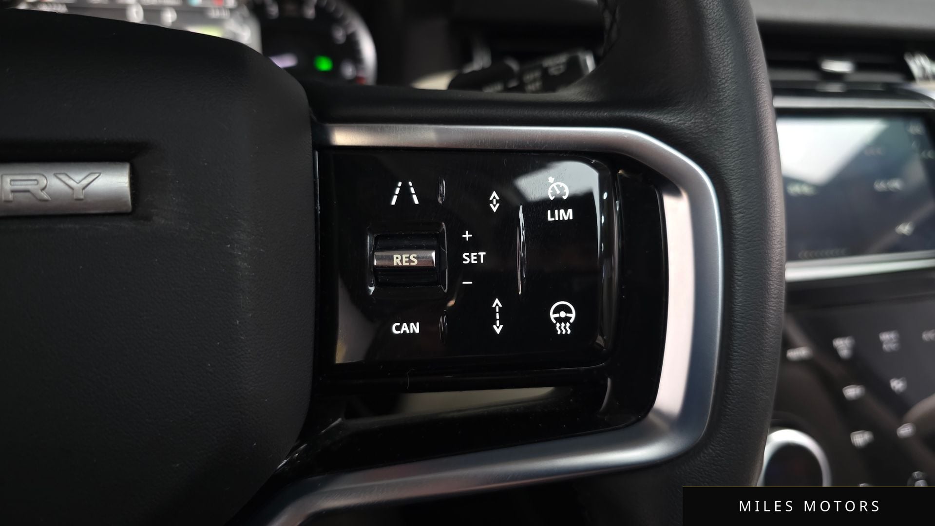 Land Rover Discovery Sport 2023 — миниатюра 18
