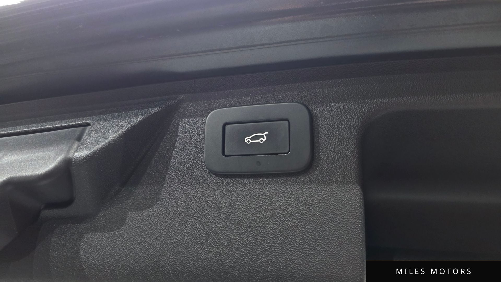 Land Rover Discovery Sport 2023 — миниатюра 19
