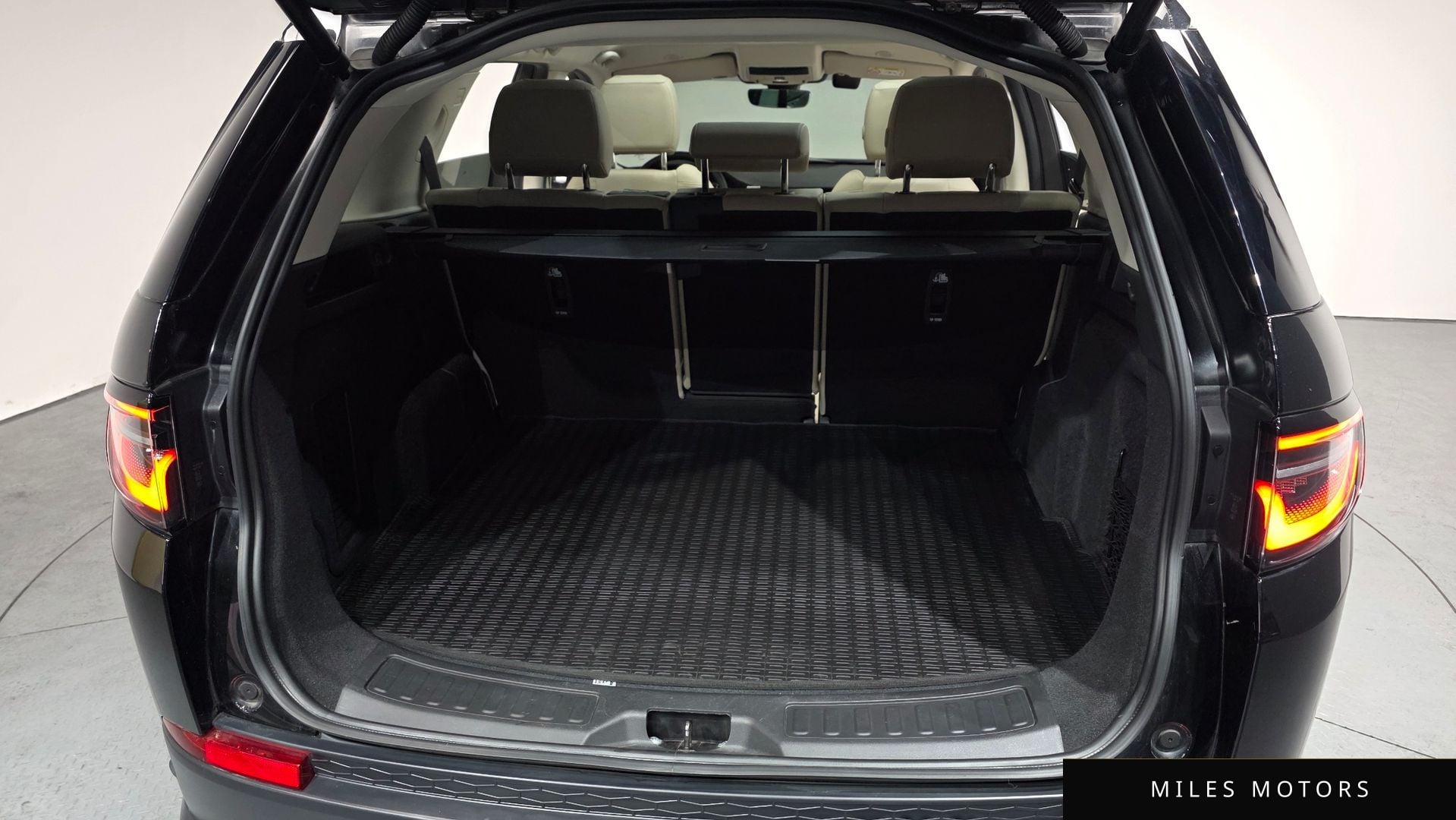 Land Rover Discovery Sport 2023 — миниатюра 20