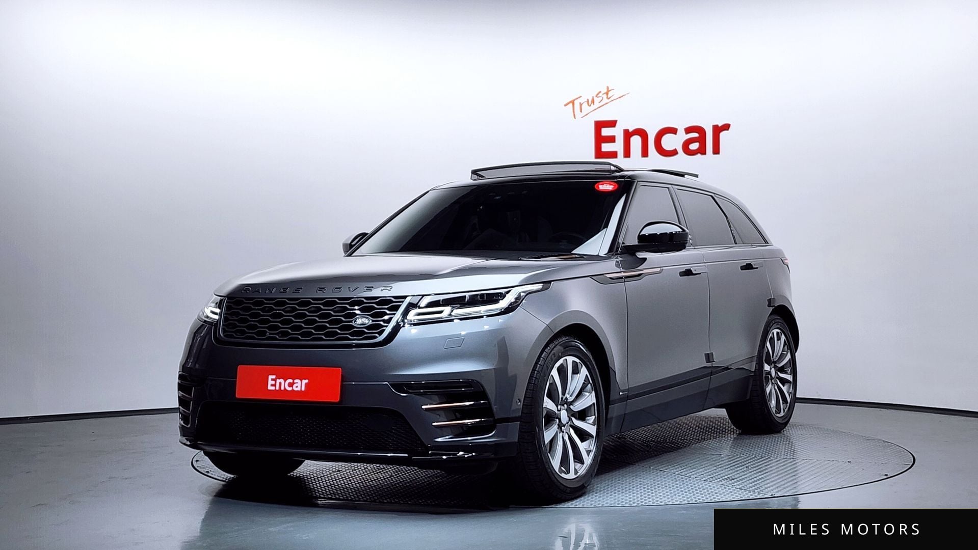 Land Rover Range Rover Velar 2018 — фото 1 из 12