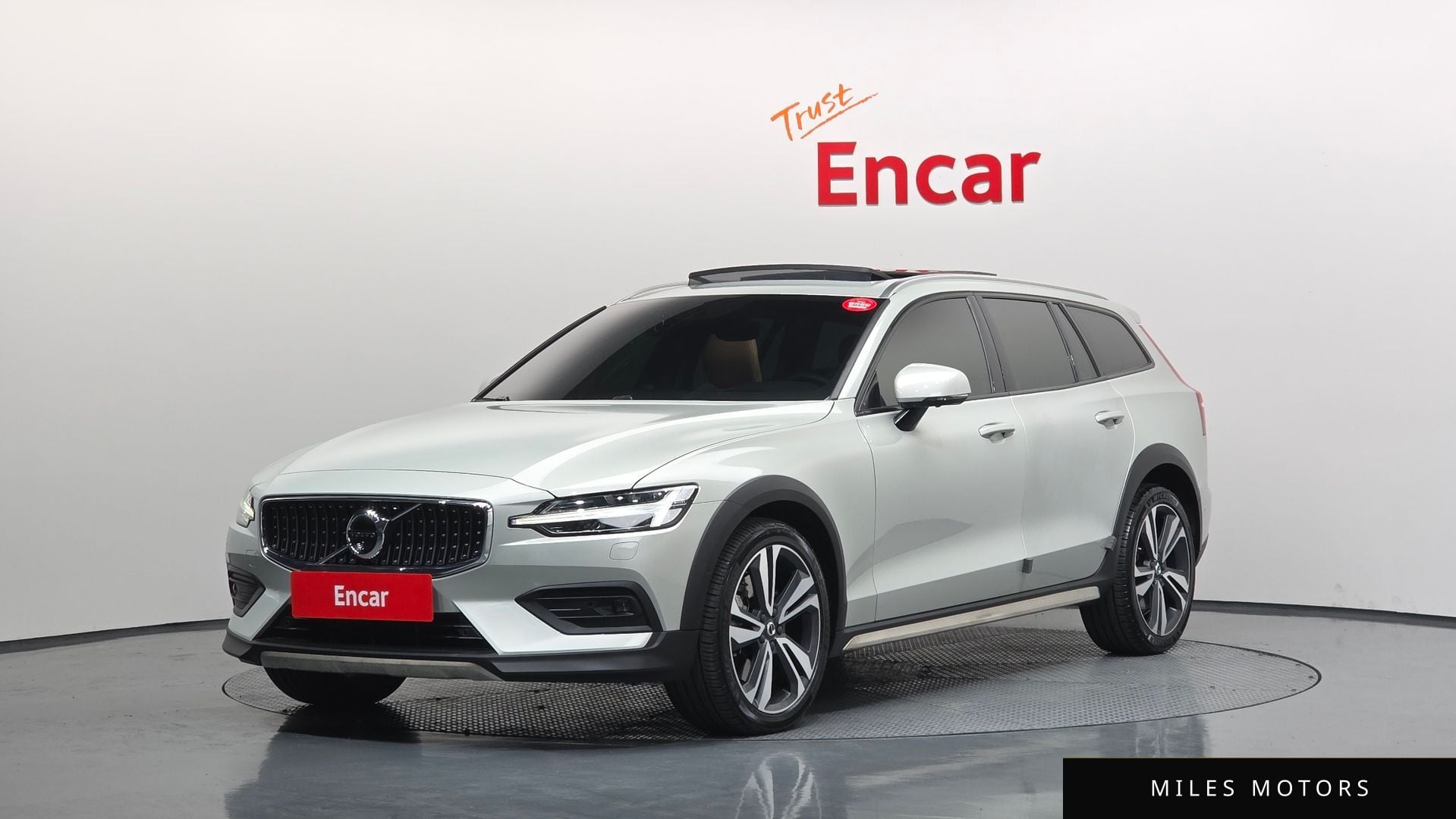 Volvo V60 2021 — фото 1 из 12