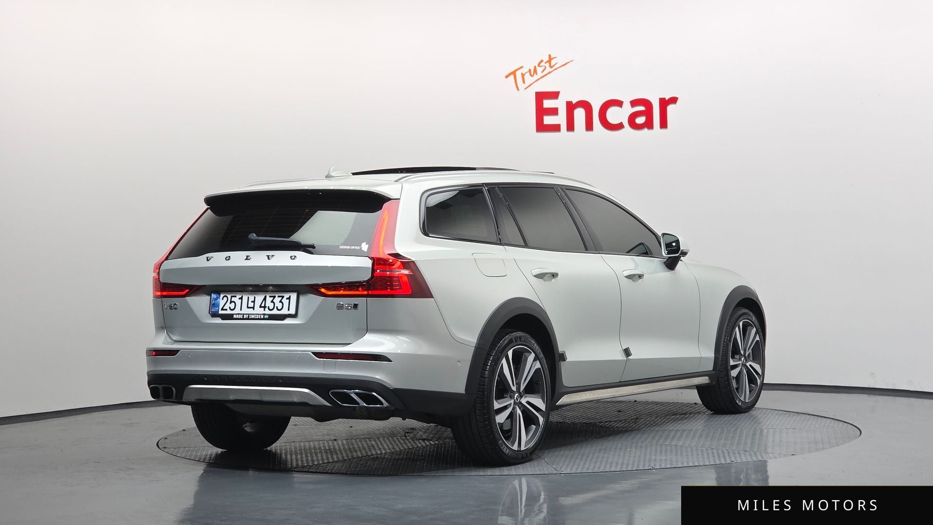 Volvo V60 2021 — миниатюра 2