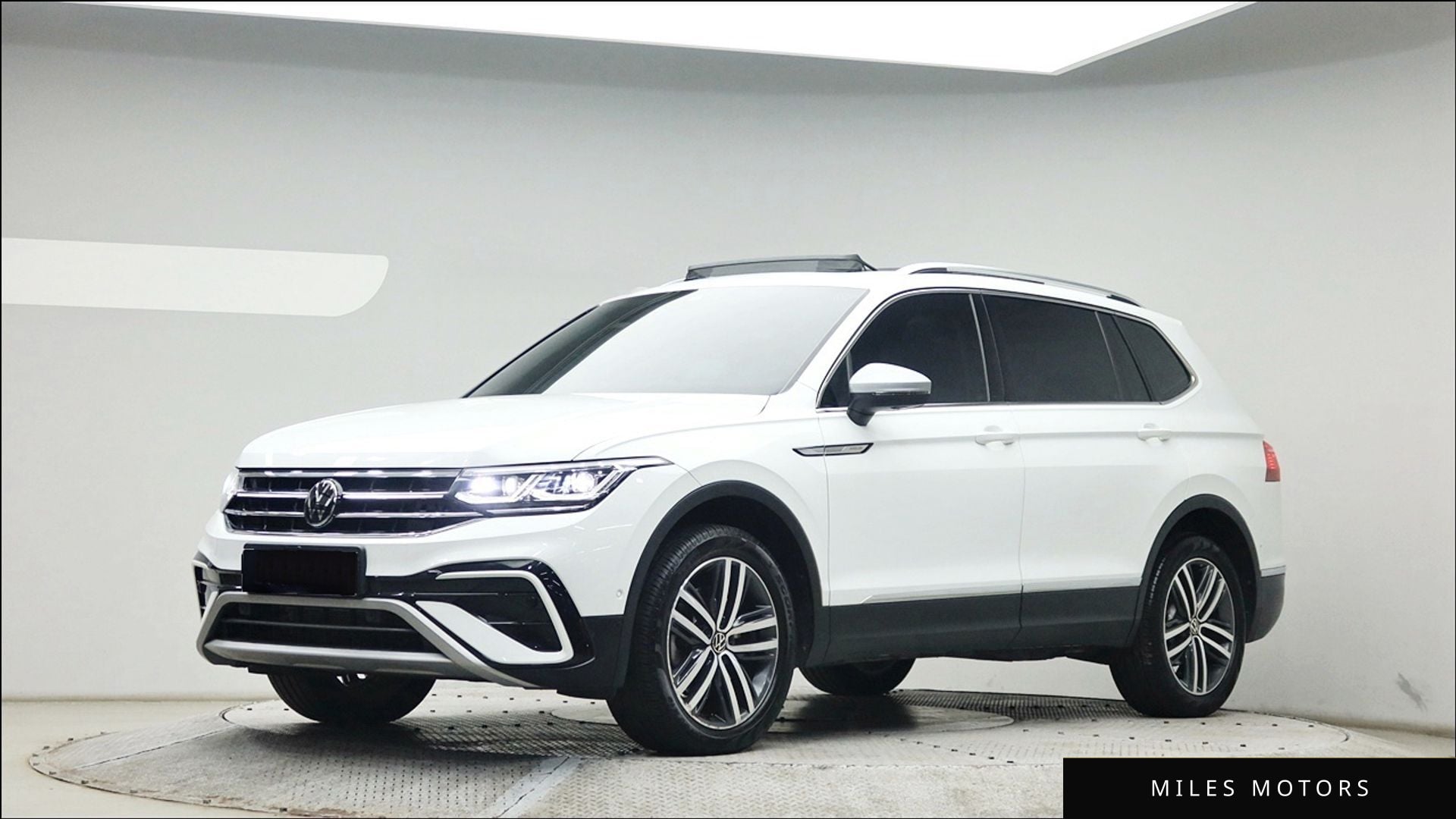 Volkswagen Tiguan 2023 — фото 1 из 12
