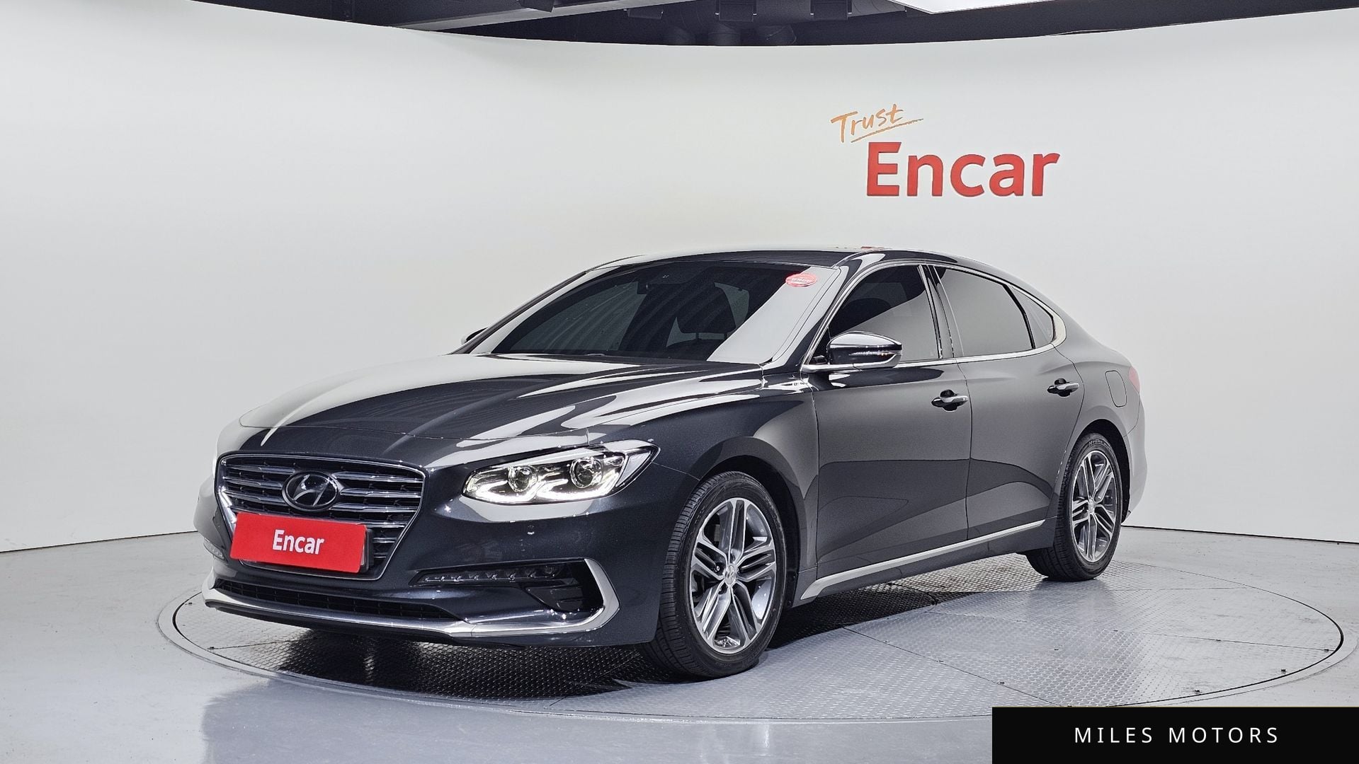 Hyundai Grandeur 2017 — фото 1 из 12