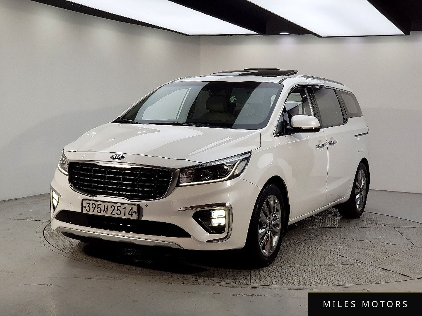 Kia Canival 2020 — фото 1 из 12