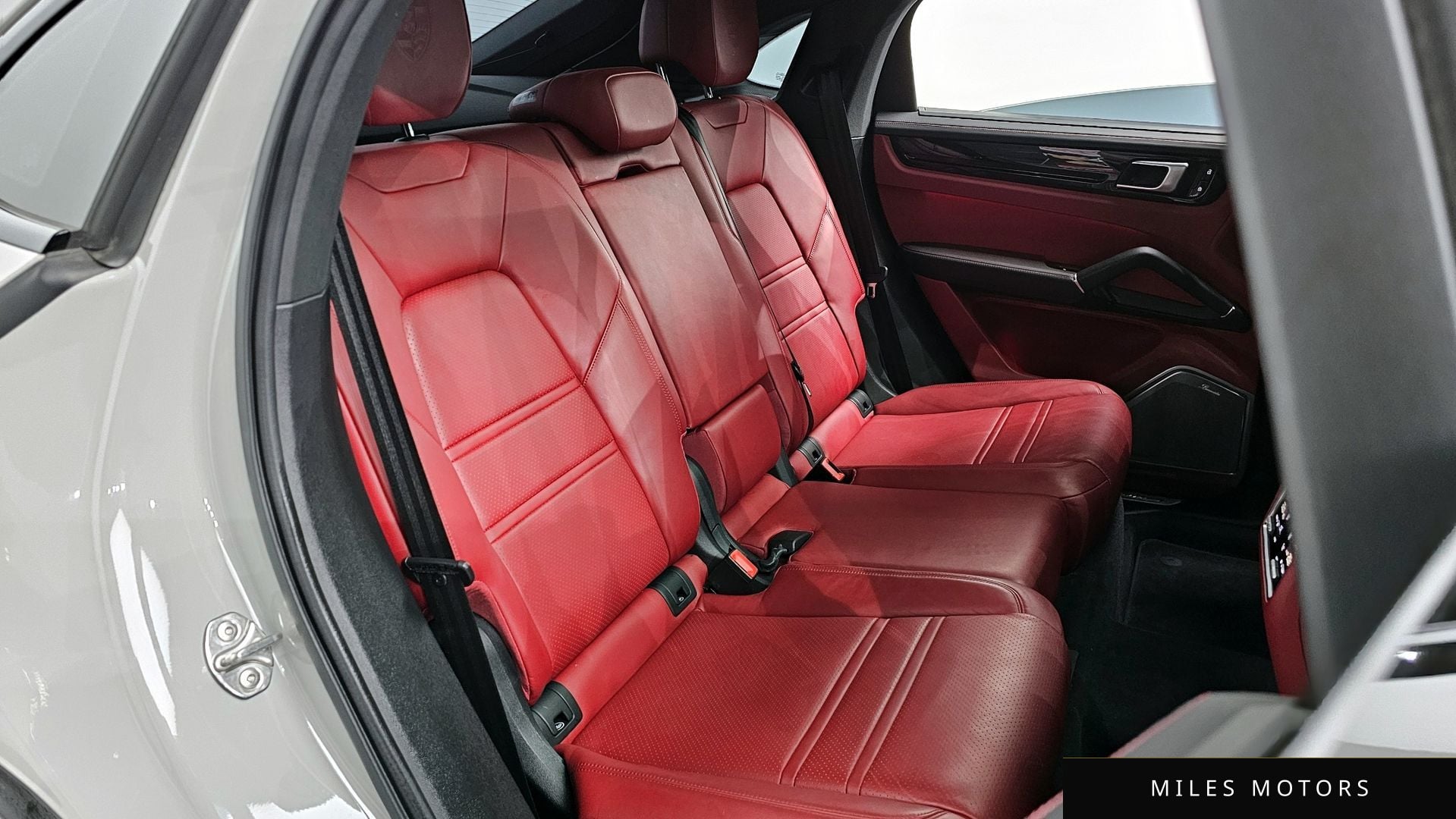 Porsche Cayenne 2021 — миниатюра 12