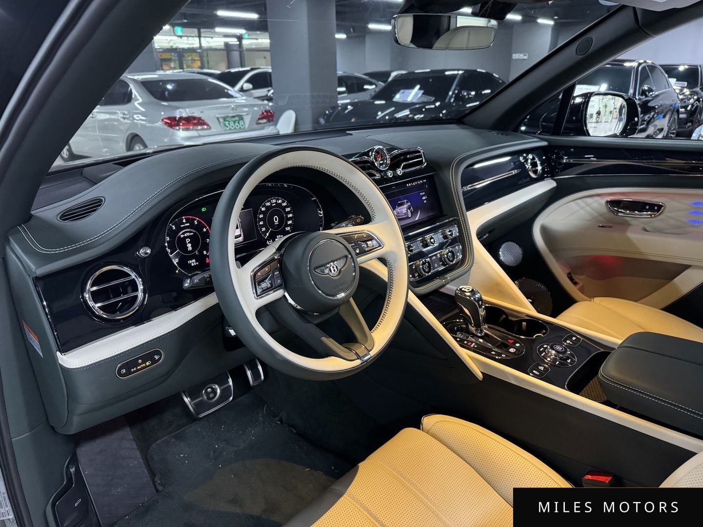 Bentley Bentayga 2024 — миниатюра 4