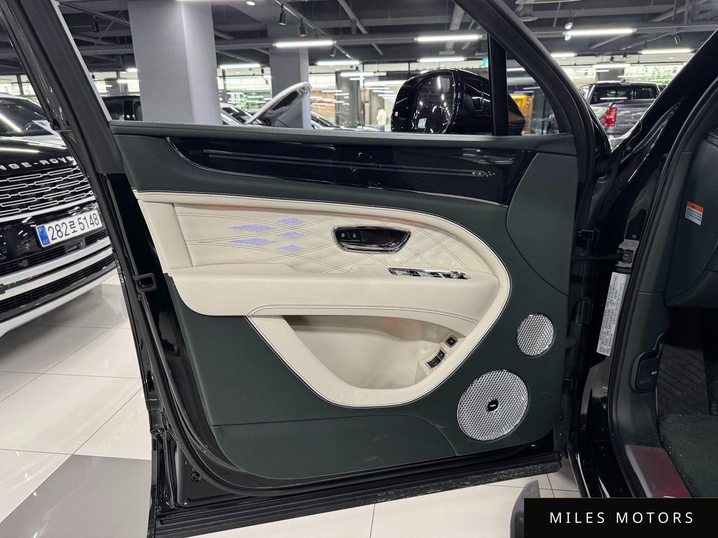 Bentley Bentayga 2024 — миниатюра 6