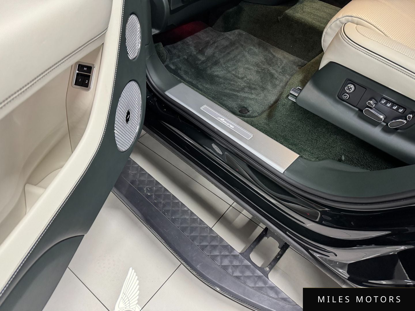Bentley Bentayga 2024 — миниатюра 11