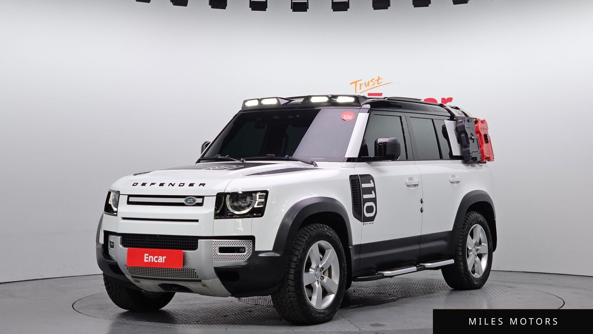 Land Rover Defender 2022 — фото 1 из 12