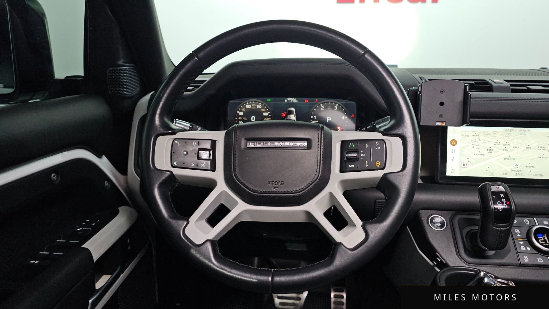 Land Rover Defender 2022 — миниатюра 11
