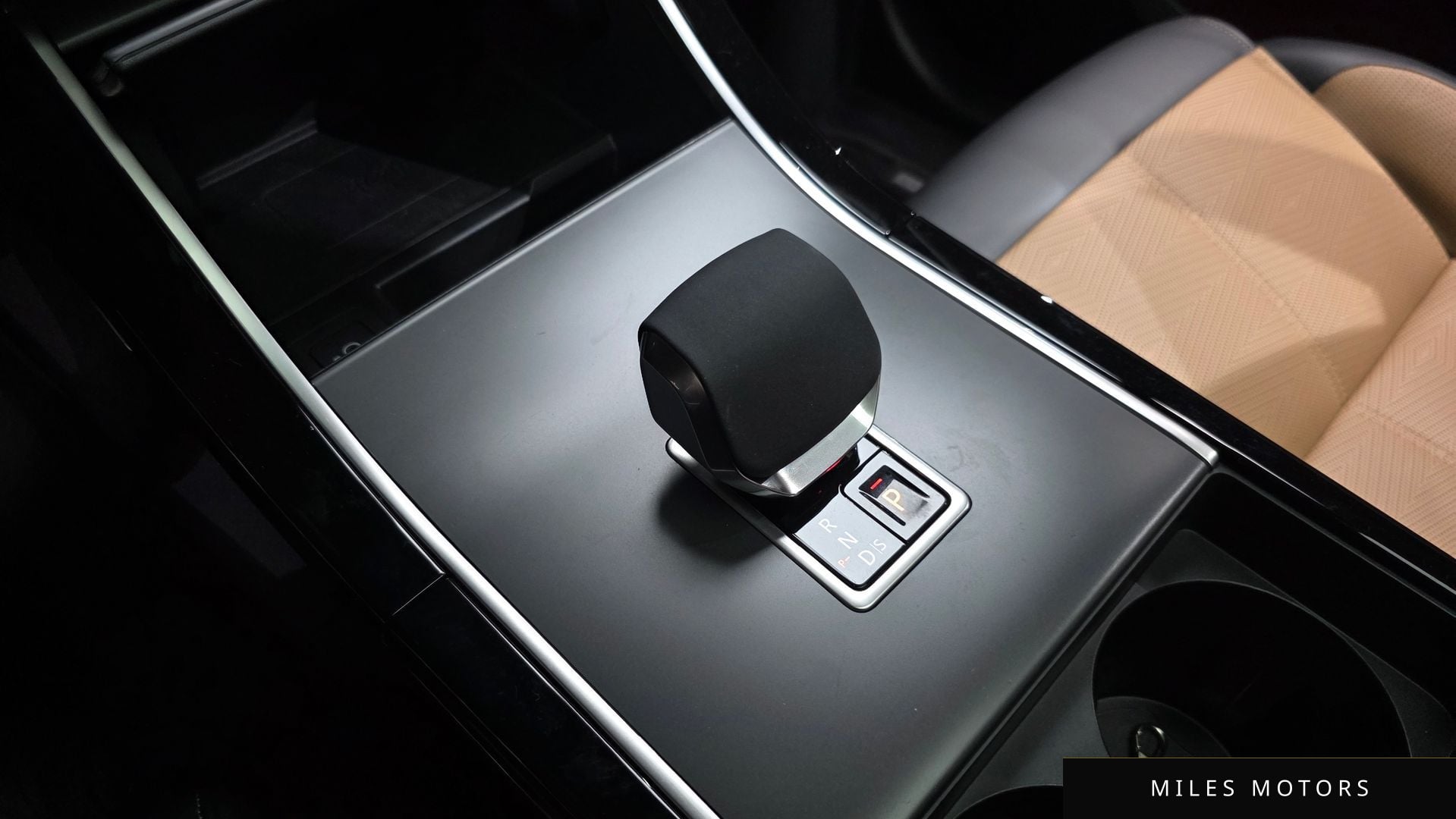 Land Rover 레인지로버 벨라 2025 — миниатюра 8