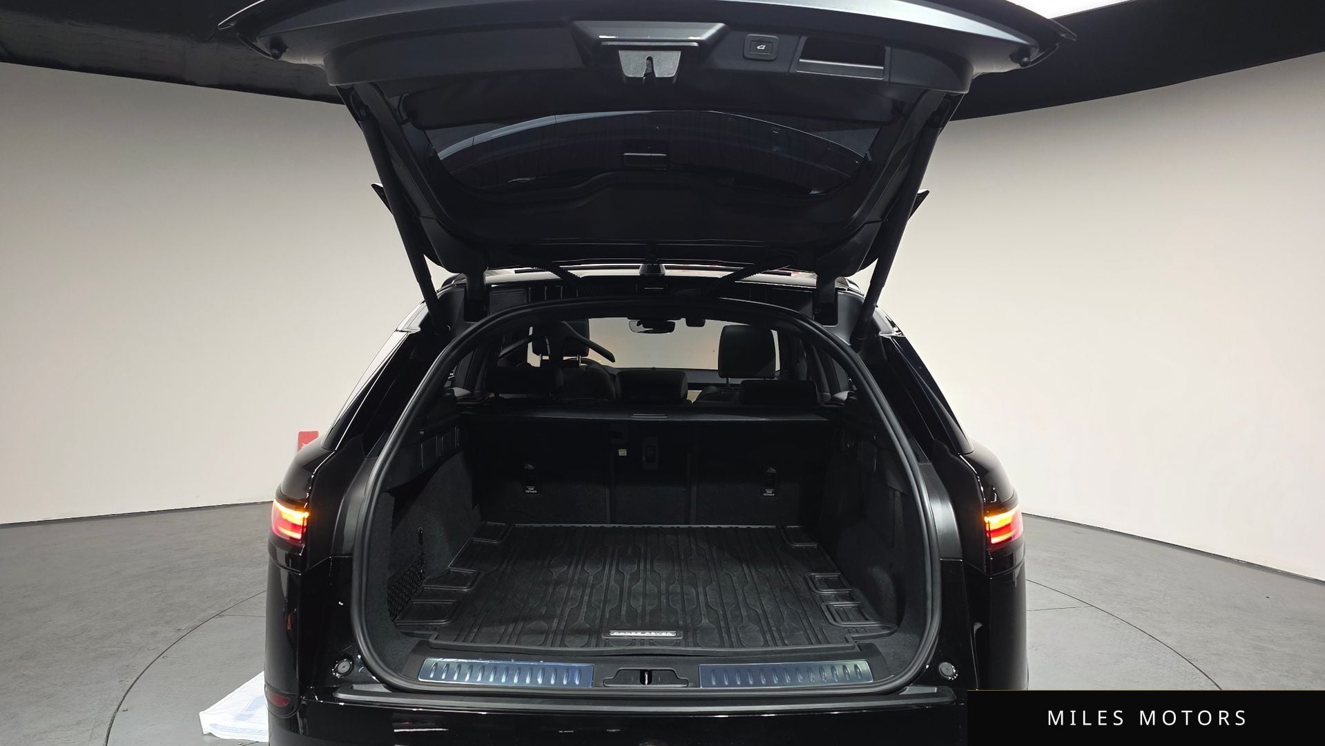 Land Rover 레인지로버 벨라 2025 — миниатюра 20