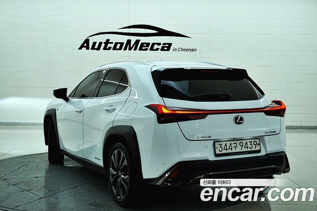 Лексус UX250h 2021 — миниатюра 3