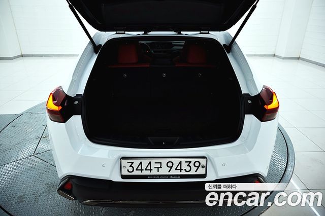 Лексус UX250h 2021 — миниатюра 23