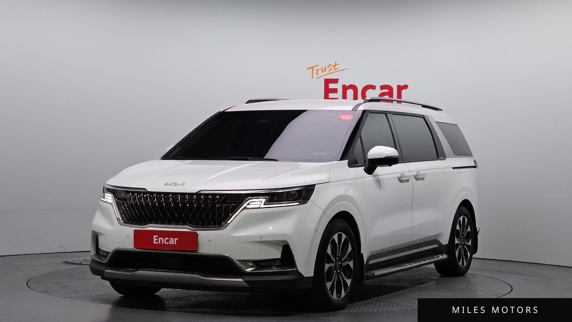 Kia Carnival 2023 — фото 1 из 12