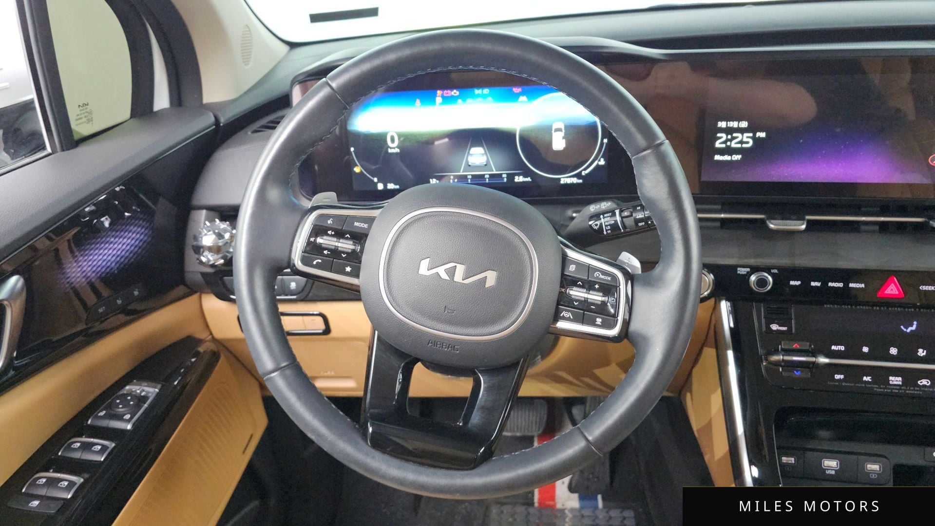 Kia Carnival 2023 — миниатюра 11