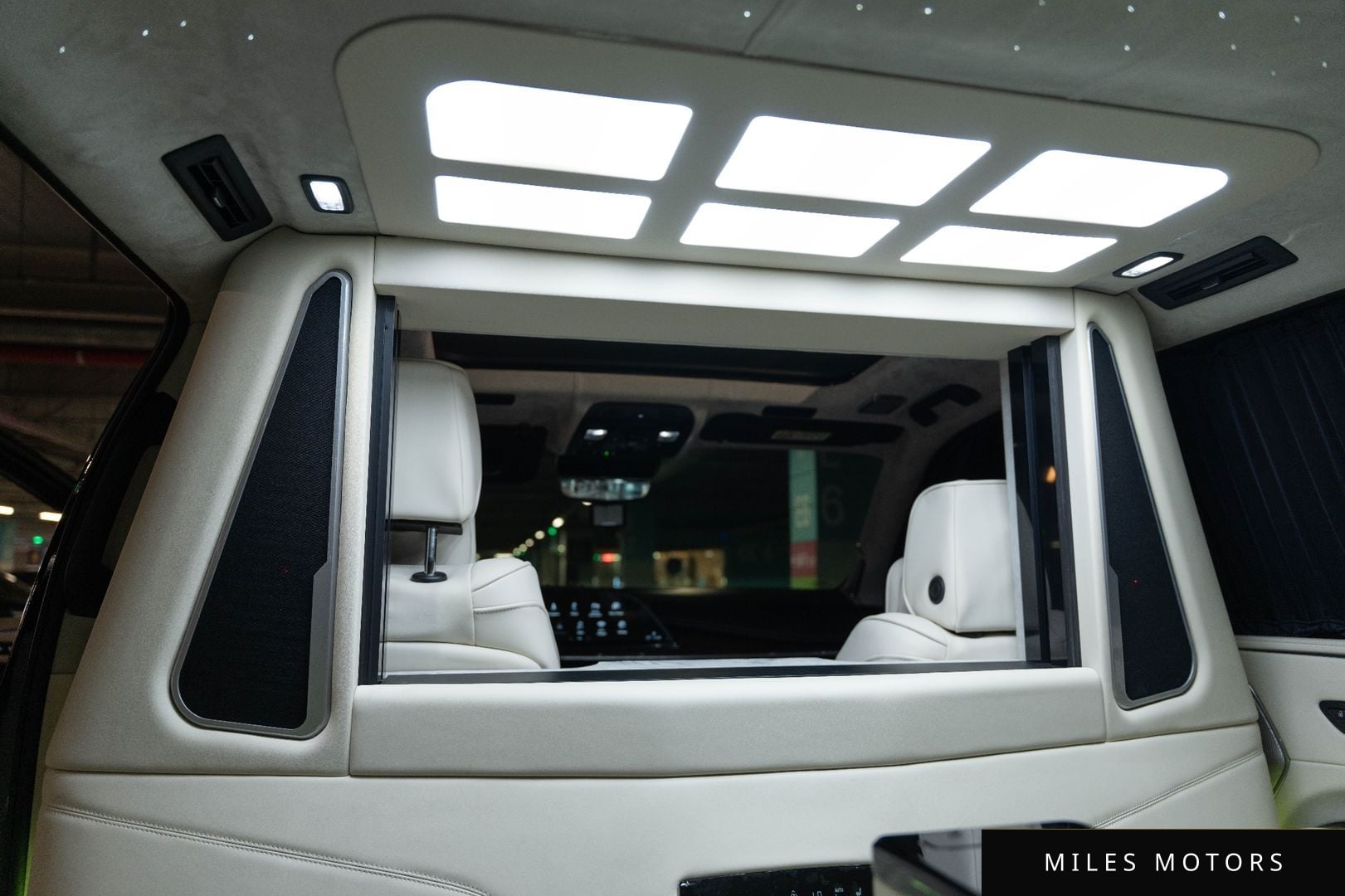 Cadillac Escalade 2022 — миниатюра 18