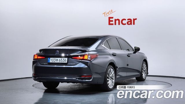 Лексус ES300h 2022 — миниатюра 2