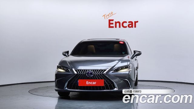 Лексус ES300h 2022 — миниатюра 3