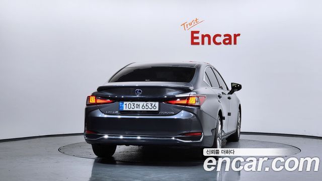 Лексус ES300h 2022 — миниатюра 4