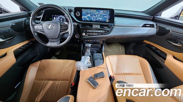 Лексус ES300h 2022 — миниатюра 7