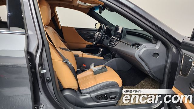 Лексус ES300h 2022 — миниатюра 15