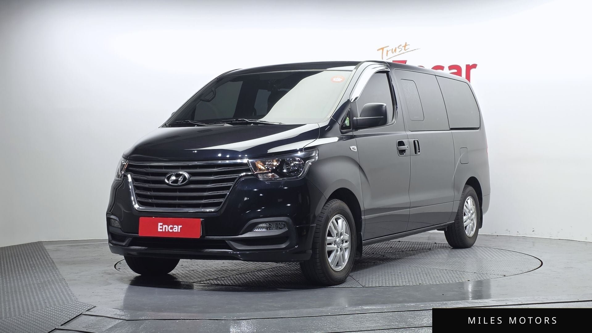 Hyundai Starex 2019 — фото 1 из 12