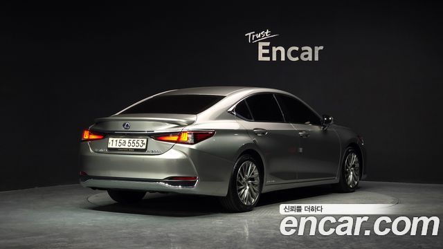 Лексус ES300h 2019 — миниатюра 2