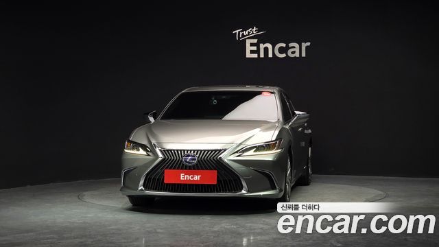 Лексус ES300h 2019 — миниатюра 3