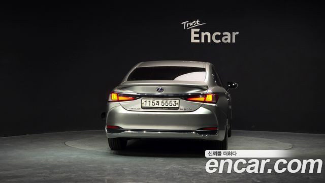 Лексус ES300h 2019 — миниатюра 4