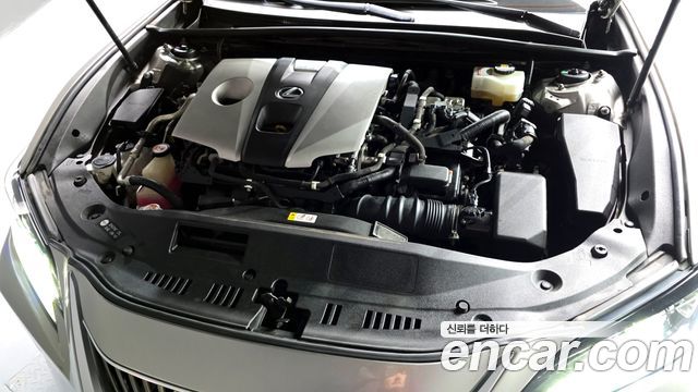 Лексус ES300h 2019 — миниатюра 6
