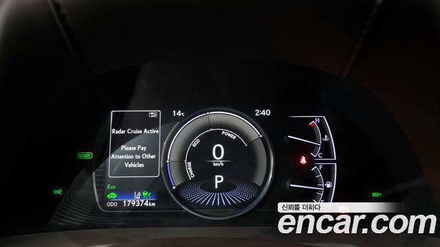 Лексус ES300h 2019 — миниатюра 8
