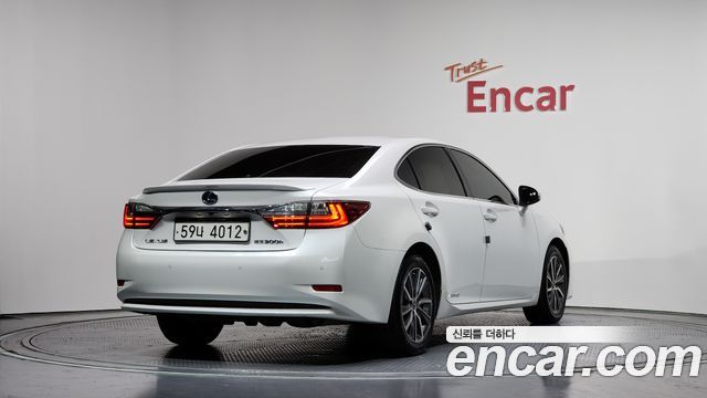 Лексус ES300h 2018 — миниатюра 2